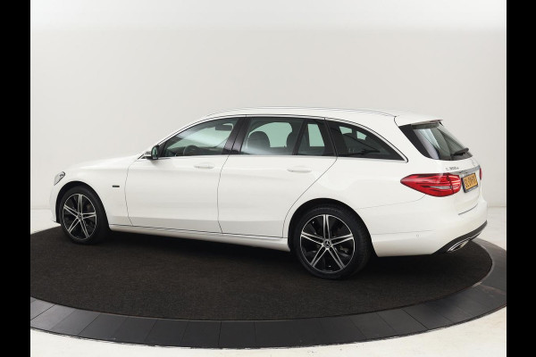 Mercedes-Benz C-Klasse 300e Avantgarde | Trekhaak | Adaptive cruise | Leder | Stoelverwarming | Carplay | Park Assist | Camera | Navigatie | Full LED