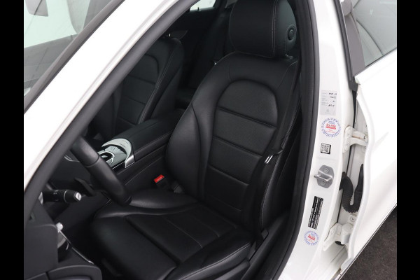 Mercedes-Benz C-Klasse 300e Avantgarde | Trekhaak | Adaptive cruise | Leder | Stoelverwarming | Carplay | Park Assist | Camera | Navigatie | Full LED