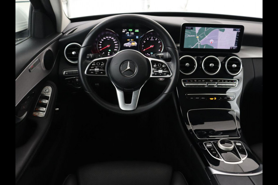 Mercedes-Benz C-Klasse 300e Avantgarde | Trekhaak | Adaptive cruise | Leder | Stoelverwarming | Carplay | Park Assist | Camera | Navigatie | Full LED