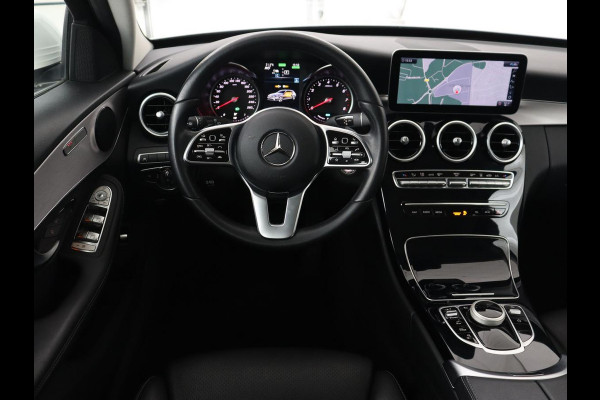Mercedes-Benz C-Klasse 300e Avantgarde | Trekhaak | Adaptive cruise | Leder | Stoelverwarming | Carplay | Park Assist | Camera | Navigatie | Full LED