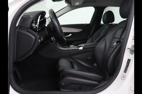 Mercedes-Benz C-Klasse 300e Avantgarde | Trekhaak | Adaptive cruise | Leder | Stoelverwarming | Carplay | Park Assist | Camera | Navigatie | Full LED