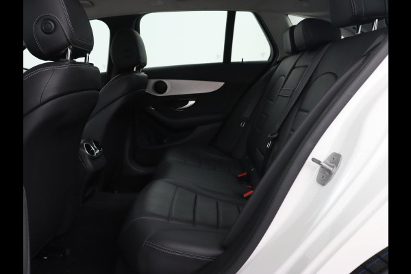 Mercedes-Benz C-Klasse 300e Avantgarde | Trekhaak | Adaptive cruise | Leder | Stoelverwarming | Carplay | Park Assist | Camera | Navigatie | Full LED