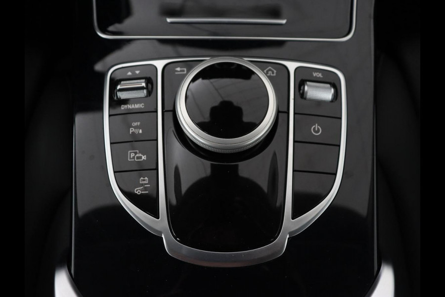 Mercedes-Benz C-Klasse 300e Avantgarde | Trekhaak | Adaptive cruise | Leder | Stoelverwarming | Carplay | Park Assist | Camera | Navigatie | Full LED
