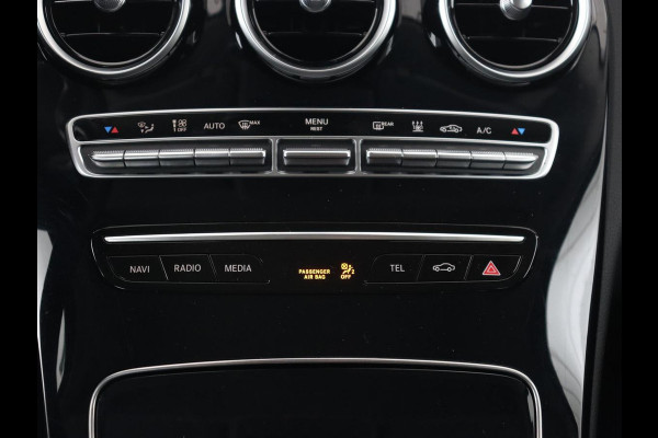 Mercedes-Benz C-Klasse 300e Avantgarde | Trekhaak | Adaptive cruise | Leder | Stoelverwarming | Carplay | Park Assist | Camera | Navigatie | Full LED
