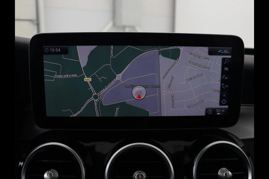 Mercedes-Benz C-Klasse 300e Avantgarde | Trekhaak | Adaptive cruise | Leder | Stoelverwarming | Carplay | Park Assist | Camera | Navigatie | Full LED
