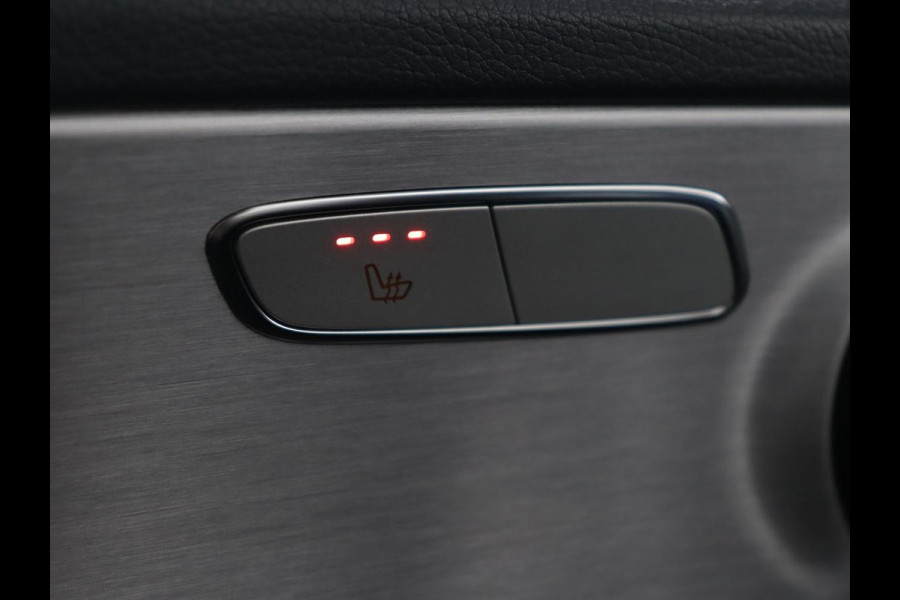 Mercedes-Benz C-Klasse 300e Avantgarde | Trekhaak | Adaptive cruise | Leder | Stoelverwarming | Carplay | Park Assist | Camera | Navigatie | Full LED