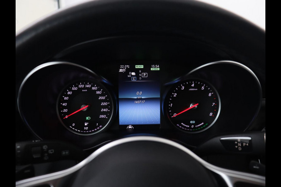 Mercedes-Benz C-Klasse 300e Avantgarde | Trekhaak | Adaptive cruise | Leder | Stoelverwarming | Carplay | Park Assist | Camera | Navigatie | Full LED