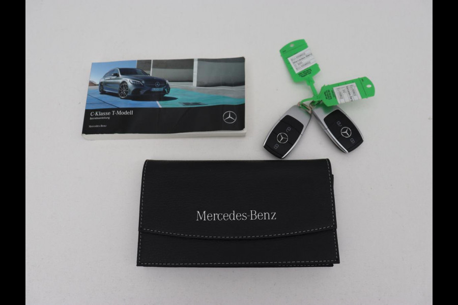 Mercedes-Benz C-Klasse 300e Avantgarde | Trekhaak | Adaptive cruise | Leder | Stoelverwarming | Carplay | Park Assist | Camera | Navigatie | Full LED