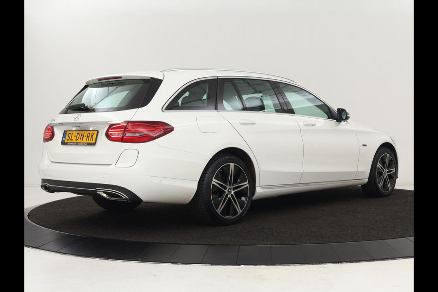Mercedes-Benz C-Klasse 300e Avantgarde | Trekhaak | Adaptive cruise | Leder | Stoelverwarming | Carplay | Park Assist | Camera | Navigatie | Full LED