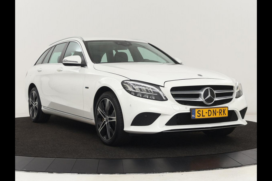 Mercedes-Benz C-Klasse 300e Avantgarde | Trekhaak | Adaptive cruise | Leder | Stoelverwarming | Carplay | Park Assist | Camera | Navigatie | Full LED