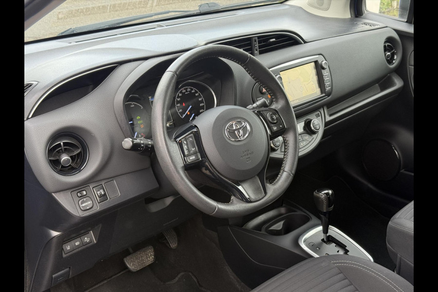 Toyota Yaris 1.5 Hybrid Dynamic | Navigatie, Stoelverwarming, Lichtmetalen velgen, Climate control, Parkeercamera, Safety Sense