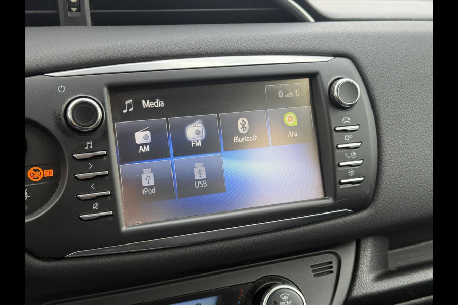 Toyota Yaris 1.5 Hybrid Dynamic | Navigatie, Stoelverwarming, Lichtmetalen velgen, Climate control, Parkeercamera, Safety Sense