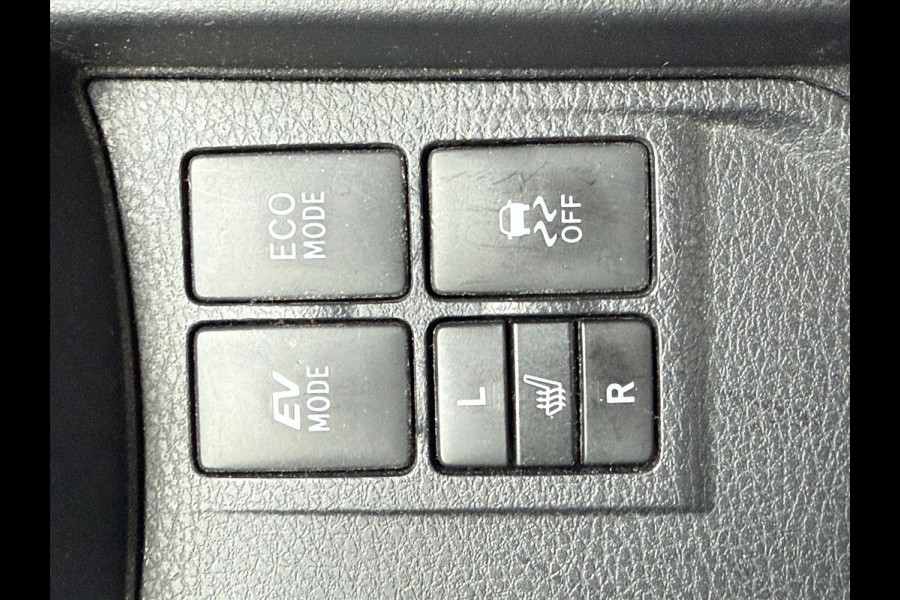 Toyota Yaris 1.5 Hybrid Dynamic | Navigatie, Stoelverwarming, Lichtmetalen velgen, Climate control, Parkeercamera, Safety Sense