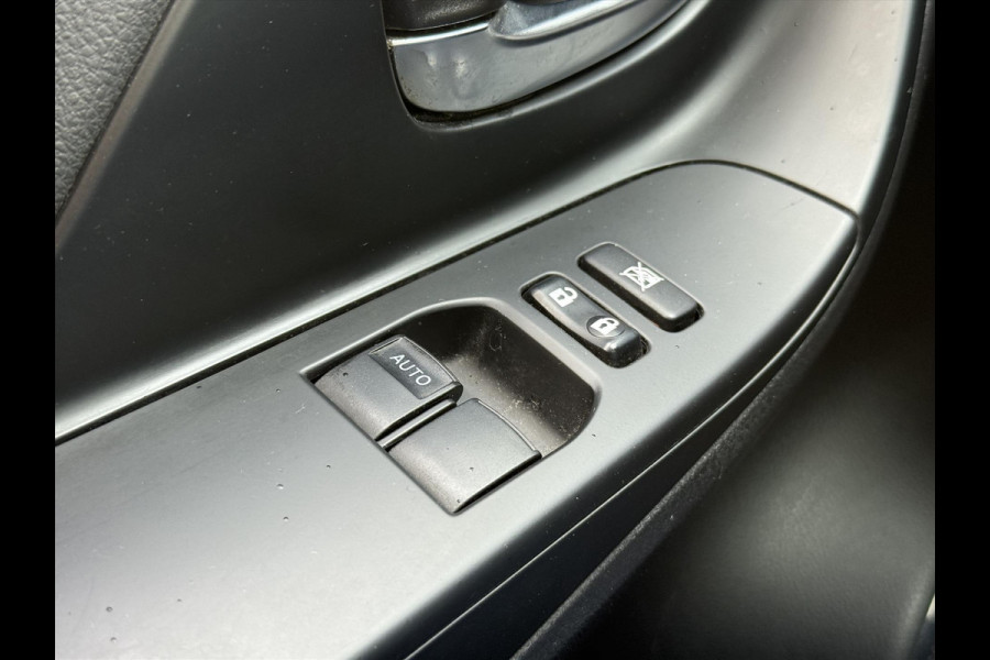 Toyota Yaris 1.5 Hybrid Dynamic | Navigatie, Stoelverwarming, Lichtmetalen velgen, Climate control, Parkeercamera, Safety Sense