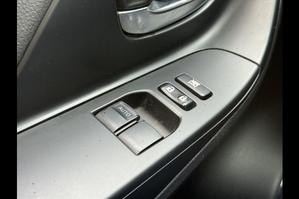 Toyota Yaris 1.5 Hybrid Dynamic | Navigatie, Stoelverwarming, Lichtmetalen velgen, Climate control, Parkeercamera, Safety Sense