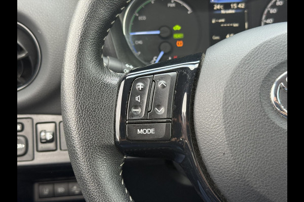 Toyota Yaris 1.5 Hybrid Dynamic | Navigatie, Stoelverwarming, Lichtmetalen velgen, Climate control, Parkeercamera, Safety Sense