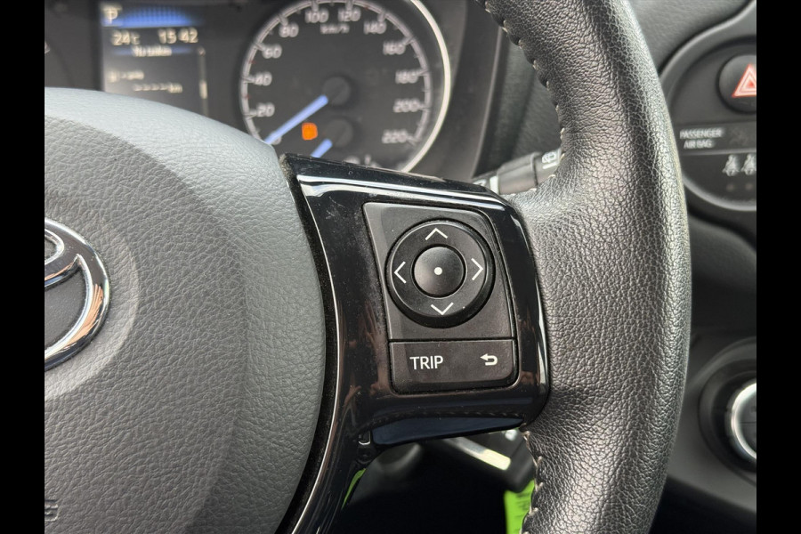 Toyota Yaris 1.5 Hybrid Dynamic | Navigatie, Stoelverwarming, Lichtmetalen velgen, Climate control, Parkeercamera, Safety Sense