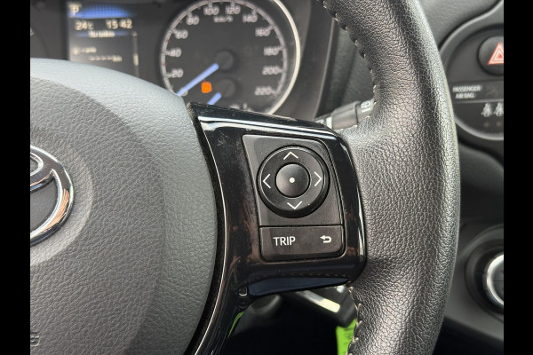 Toyota Yaris 1.5 Hybrid Dynamic | Navigatie, Stoelverwarming, Lichtmetalen velgen, Climate control, Parkeercamera, Safety Sense