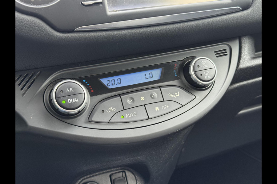 Toyota Yaris 1.5 Hybrid Dynamic | Navigatie, Stoelverwarming, Lichtmetalen velgen, Climate control, Parkeercamera, Safety Sense