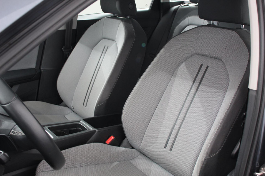 Seat Leon Sportstourer 1.5 eTSI 150pk DSG Style Navigatie Apple Carplay/Android Auto Parkeersensor achter Adaptive Cruise Control Stoelverwarming