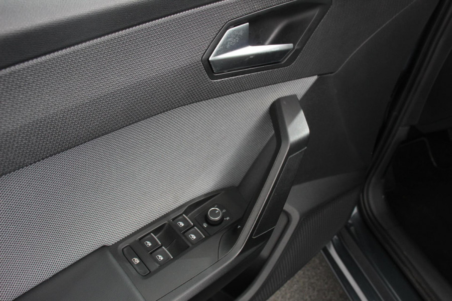 Seat Leon Sportstourer 1.5 eTSI 150pk DSG Style Navigatie Apple Carplay/Android Auto Parkeersensor achter Adaptive Cruise Control Stoelverwarming