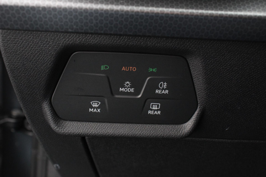 Seat Leon Sportstourer 1.5 eTSI 150pk DSG Style Navigatie Apple Carplay/Android Auto Parkeersensor achter Adaptive Cruise Control Stoelverwarming