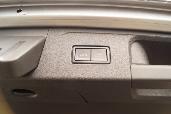 Volkswagen Passat Variant 1.6 TDI 120pk DSG Comfortline Business -NAVI-ECC-PDC-