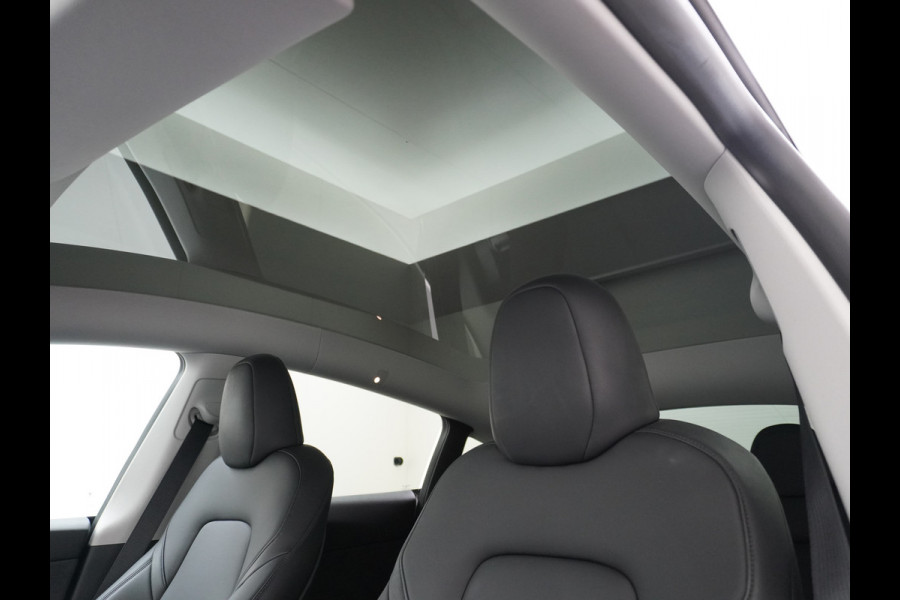 Tesla Model Y Performance 534pk 0-100 3,8 sec. AWD 78,1kWh Warmtepomp 21"Lmv FSD-Comp.3 AutoPilot Carbon-Spoiler Elekr.Achterklep AMD Ryzen-pr 3x Camera Navi Led ACC DAB Keyless en Interieur Pre-Heat/Cooling via App One-Pedal-Drive Rode Remklauwen Garantie op Accu 14-02-2032 max. 192.000km max. 250Kw laadvermogen 1.600KG Trekvermogen!