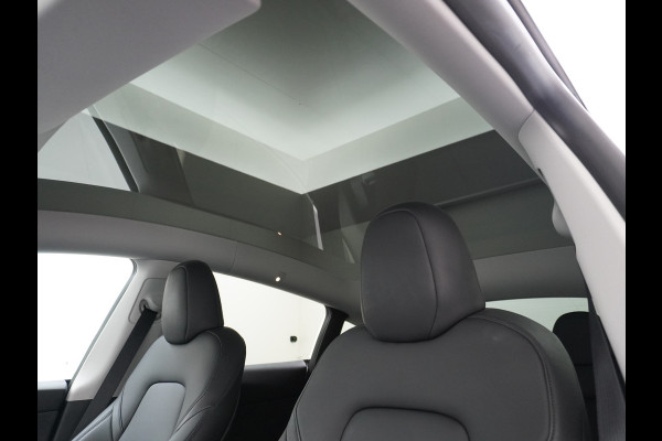 Tesla Model Y Performance 534pk 0-100 3,8 sec. AWD 78,1kWh Warmtepomp 21"Lmv FSD-Comp.3 AutoPilot Carbon-Spoiler Elekr.Achterklep AMD Ryzen-pr 3x Camera Navi Led ACC DAB Keyless en Interieur Pre-Heat/Cooling via App One-Pedal-Drive Rode Remklauwen Garantie op Accu 14-02-2032 max. 192.000km max. 250Kw laadvermogen 1.600KG Trekvermogen!