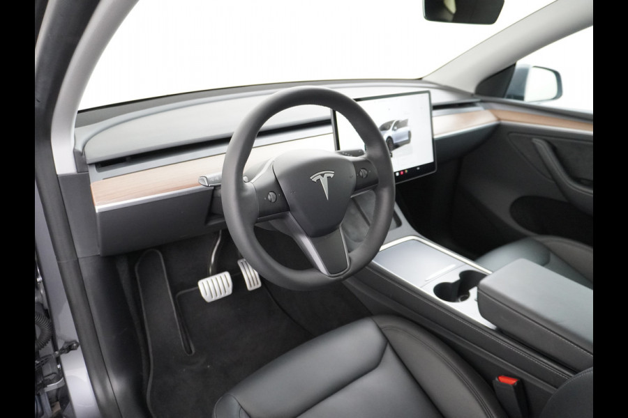 Tesla Model Y Performance 534pk 0-100 3,8 sec. AWD 78,1kWh Warmtepomp 21"Lmv FSD-Comp.3 AutoPilot Carbon-Spoiler Elekr.Achterklep AMD Ryzen-pr 3x Camera Navi Led ACC DAB Keyless en Interieur Pre-Heat/Cooling via App One-Pedal-Drive Rode Remklauwen Garantie op Accu 14-02-2032 max. 192.000km max. 250Kw laadvermogen 1.600KG Trekvermogen!