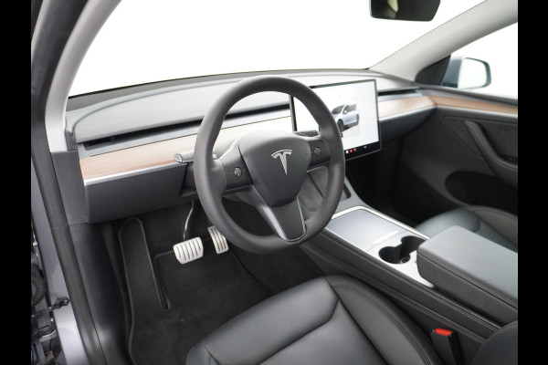Tesla Model Y Performance 534pk 0-100 3,8 sec. AWD 78,1kWh Warmtepomp 21"Lmv FSD-Comp.3 AutoPilot Carbon-Spoiler Elekr.Achterklep AMD Ryzen-pr 3x Camera Navi Led ACC DAB Keyless en Interieur Pre-Heat/Cooling via App One-Pedal-Drive Rode Remklauwen Garantie op Accu 14-02-2032 max. 192.000km max. 250Kw laadvermogen 1.600KG Trekvermogen!