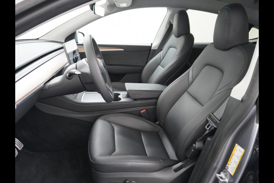 Tesla Model Y Performance 534pk 0-100 3,8 sec. AWD 78,1kWh Warmtepomp 21"Lmv FSD-Comp.3 AutoPilot Carbon-Spoiler Elekr.Achterklep AMD Ryzen-pr 3x Camera Navi Led ACC DAB Keyless en Interieur Pre-Heat/Cooling via App One-Pedal-Drive Rode Remklauwen Garantie op Accu 14-02-2032 max. 192.000km max. 250Kw laadvermogen 1.600KG Trekvermogen!