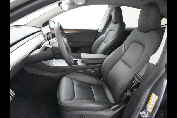 Tesla Model Y Performance 534pk 0-100 3,8 sec. AWD 78,1kWh Warmtepomp 21"Lmv FSD-Comp.3 AutoPilot Carbon-Spoiler Elekr.Achterklep AMD Ryzen-pr 3x Camera Navi Led ACC DAB Keyless en Interieur Pre-Heat/Cooling via App One-Pedal-Drive Rode Remklauwen Garantie op Accu 14-02-2032 max. 192.000km max. 250Kw laadvermogen 1.600KG Trekvermogen!