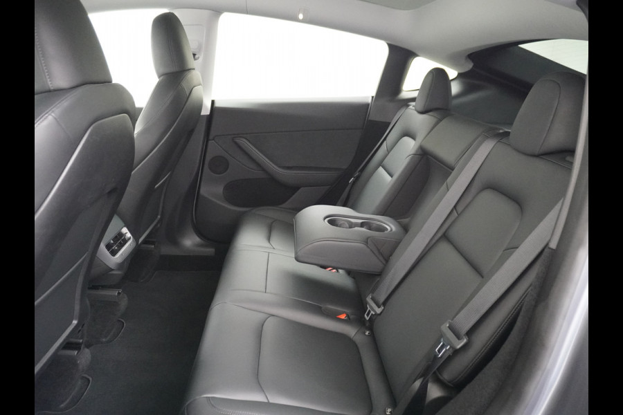 Tesla Model Y Performance 534pk 0-100 3,8 sec. AWD 78,1kWh Warmtepomp 21"Lmv FSD-Comp.3 AutoPilot Carbon-Spoiler Elekr.Achterklep AMD Ryzen-pr 3x Camera Navi Led ACC DAB Keyless en Interieur Pre-Heat/Cooling via App One-Pedal-Drive Rode Remklauwen Garantie op Accu 14-02-2032 max. 192.000km max. 250Kw laadvermogen 1.600KG Trekvermogen!