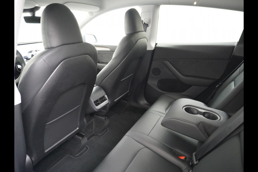 Tesla Model Y Performance 534pk 0-100 3,8 sec. AWD 78,1kWh Warmtepomp 21"Lmv FSD-Comp.3 AutoPilot Carbon-Spoiler Elekr.Achterklep AMD Ryzen-pr 3x Camera Navi Led ACC DAB Keyless en Interieur Pre-Heat/Cooling via App One-Pedal-Drive Rode Remklauwen Garantie op Accu 14-02-2032 max. 192.000km max. 250Kw laadvermogen 1.600KG Trekvermogen!