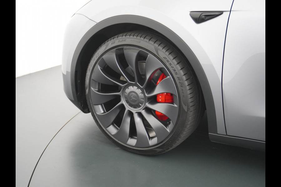 Tesla Model Y Performance 534pk 0-100 3,8 sec. AWD 78,1kWh Warmtepomp 21"Lmv FSD-Comp.3 AutoPilot Carbon-Spoiler Elekr.Achterklep AMD Ryzen-pr 3x Camera Navi Led ACC DAB Keyless en Interieur Pre-Heat/Cooling via App One-Pedal-Drive Rode Remklauwen Garantie op Accu 14-02-2032 max. 192.000km max. 250Kw laadvermogen 1.600KG Trekvermogen!