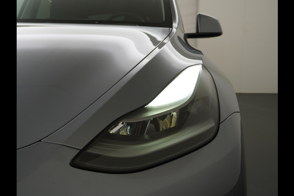 Tesla Model Y Performance 534pk 0-100 3,8 sec. AWD 78,1kWh Warmtepomp 21"Lmv FSD-Comp.3 AutoPilot Carbon-Spoiler Elekr.Achterklep AMD Ryzen-pr 3x Camera Navi Led ACC DAB Keyless en Interieur Pre-Heat/Cooling via App One-Pedal-Drive Rode Remklauwen Garantie op Accu 14-02-2032 max. 192.000km max. 250Kw laadvermogen 1.600KG Trekvermogen!