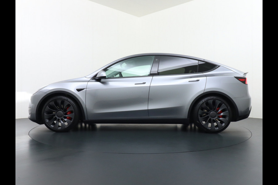 Tesla Model Y Performance 534pk 0-100 3,8 sec. AWD 78,1kWh Warmtepomp 21"Lmv FSD-Comp.3 AutoPilot Carbon-Spoiler Elekr.Achterklep AMD Ryzen-pr 3x Camera Navi Led ACC DAB Keyless en Interieur Pre-Heat/Cooling via App One-Pedal-Drive Rode Remklauwen Garantie op Accu 14-02-2032 max. 192.000km max. 250Kw laadvermogen 1.600KG Trekvermogen!