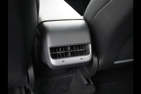Tesla Model Y Performance 534pk 0-100 3,8 sec. AWD 78,1kWh Warmtepomp 21"Lmv FSD-Comp.3 AutoPilot Carbon-Spoiler Elekr.Achterklep AMD Ryzen-pr 3x Camera Navi Led ACC DAB Keyless en Interieur Pre-Heat/Cooling via App One-Pedal-Drive Rode Remklauwen Garantie op Accu 14-02-2032 max. 192.000km max. 250Kw laadvermogen 1.600KG Trekvermogen!