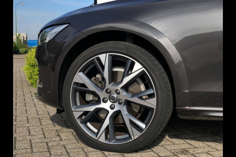 Volvo V90 Cross Country 2.0 B5 AWD Pro | Pano, Stoel+Stuurverw, Ventilatie, Leder, 360 Camera, Navi, 21'' LMV | Dealeronderhouden|