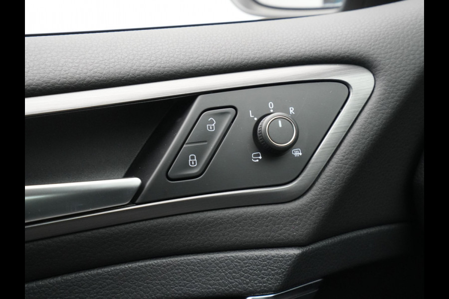 Volkswagen e-Golf E-DITION Navigatie Pdc Stoelverwarming Acc Carplay 126