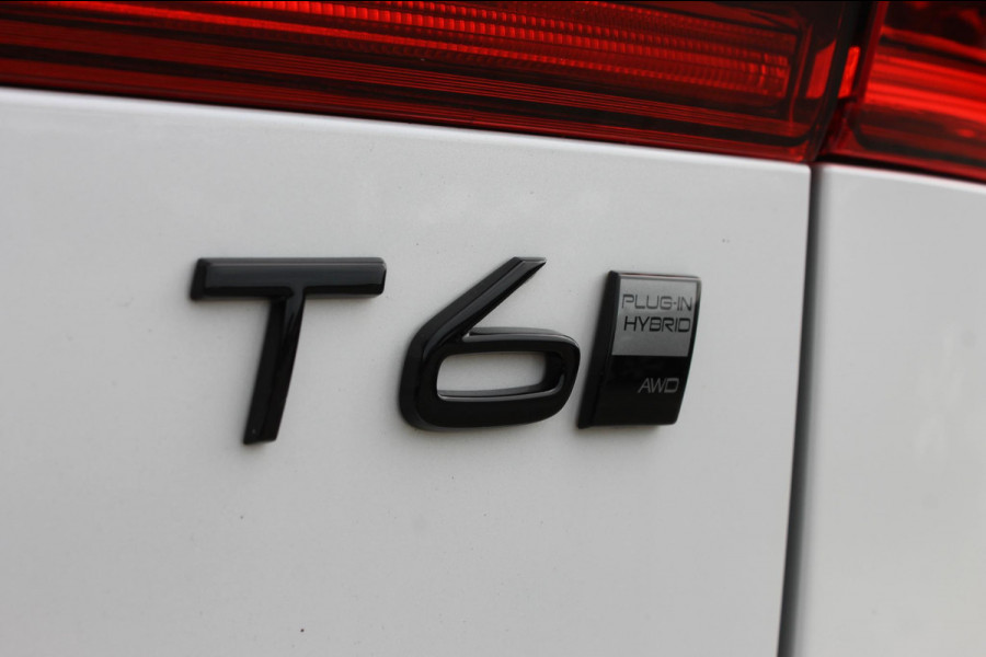 Volvo XC60 T6 350PK FACELIFT 2026 AWD Plus Black Edition FACELIFT 2026 / Panoramisch schuif-kanteldak / Harman Kardon Audio  / 21" lichtmetalen velgen / Head-Up Display / 360graden camera