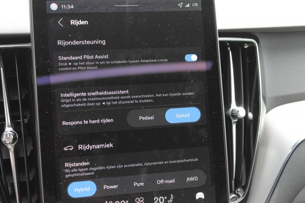 Volvo XC60 T6 350PK FACELIFT 2026 AWD Plus Black Edition FACELIFT 2026 / Panoramisch schuif-kanteldak / Harman Kardon Audio  / 21" lichtmetalen velgen / Head-Up Display / 360graden camera