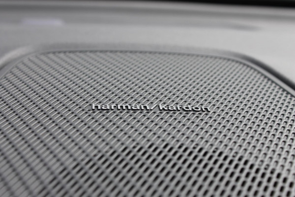 Volvo XC60 T6 350PK FACELIFT 2026 AWD Plus Black Edition FACELIFT 2026 / Panoramisch schuif-kanteldak / Harman Kardon Audio  / 21" lichtmetalen velgen / Head-Up Display / 360graden camera