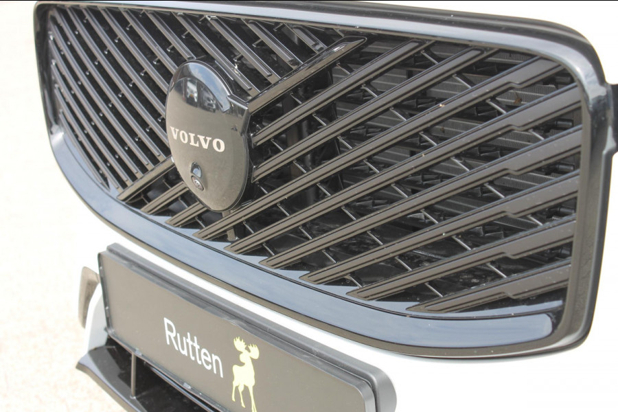 Volvo XC60 T6 350PK FACELIFT 2026 AWD Plus Black Edition FACELIFT 2026 / Panoramisch schuif-kanteldak / Harman Kardon Audio  / 21" lichtmetalen velgen / Head-Up Display / 360graden camera