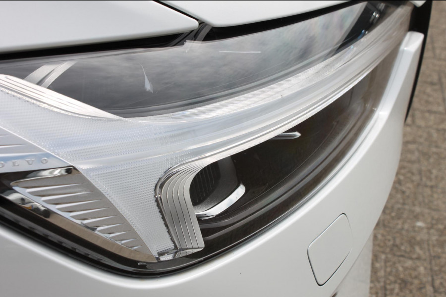 Volvo XC60 T6 350PK FACELIFT 2026 AWD Plus Black Edition FACELIFT 2026 / Panoramisch schuif-kanteldak / Harman Kardon Audio  / 21" lichtmetalen velgen / Head-Up Display / 360graden camera