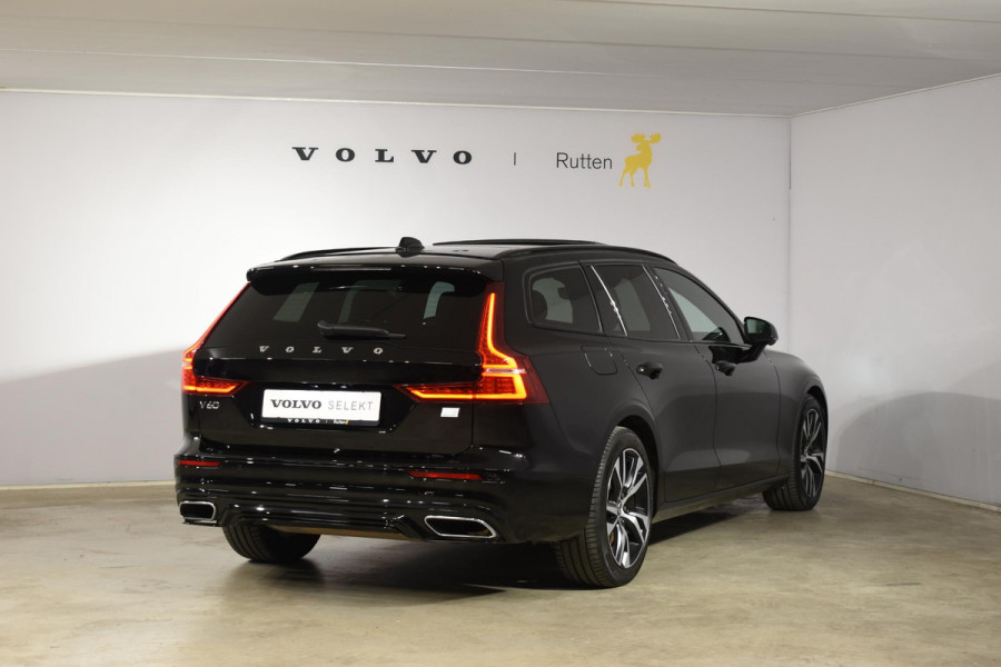 Volvo V60 T6 340PK Automaat Plug-in hybrid AWD R-Design / Panoramadak / Stoelverwarming / Stuurverwarming / 360 Camera / Sportstoelen, Elektrisch met geheugen / Head-up Display / Harman Kardon / Cruise control