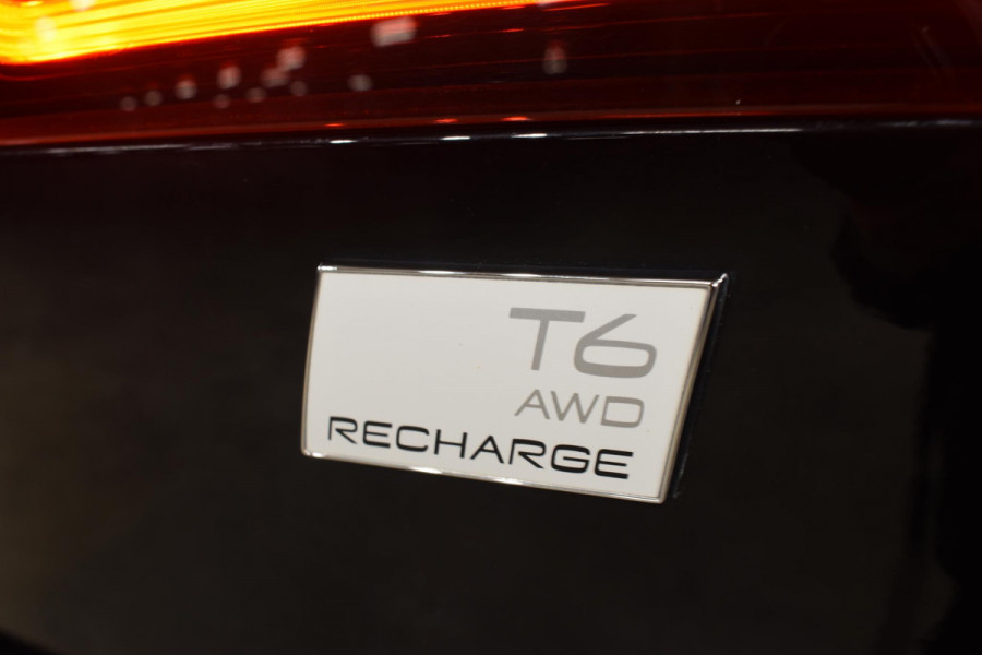 Volvo V60 T6 340PK Automaat Plug-in hybrid AWD R-Design / Panoramadak / Stoelverwarming / Stuurverwarming / 360 Camera / Sportstoelen, Elektrisch met geheugen / Head-up Display / Harman Kardon / Cruise control