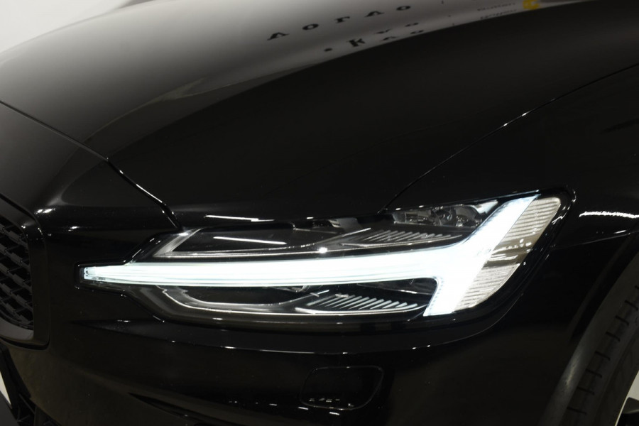 Volvo V60 T6 340PK Automaat Plug-in hybrid AWD R-Design / Panoramadak / Stoelverwarming / Stuurverwarming / 360 Camera / Sportstoelen, Elektrisch met geheugen / Head-up Display / Harman Kardon / Cruise control