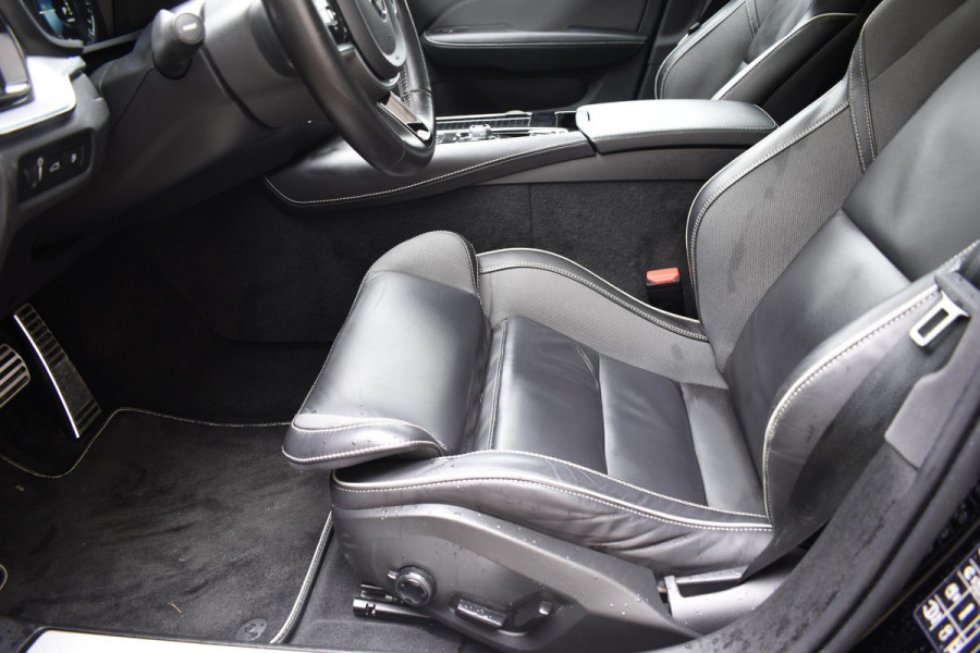 Volvo V60 T6 340PK Automaat Plug-in hybrid AWD R-Design / Panoramadak / Stoelverwarming / Stuurverwarming / 360 Camera / Sportstoelen, Elektrisch met geheugen / Head-up Display / Harman Kardon / Cruise control